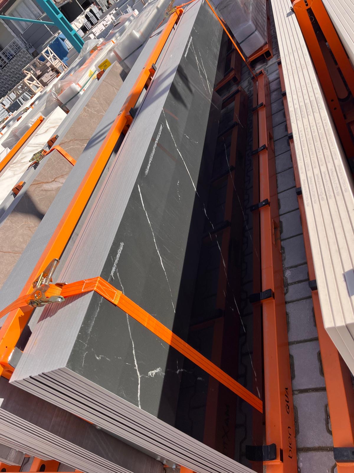 MAXTON BLACK CALACATTA